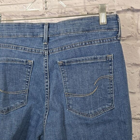 Levi's Women's Mid-rise Bermuda Stretch Pockets Cuffed Distressed Denim Shorts - Picture 8 of 8